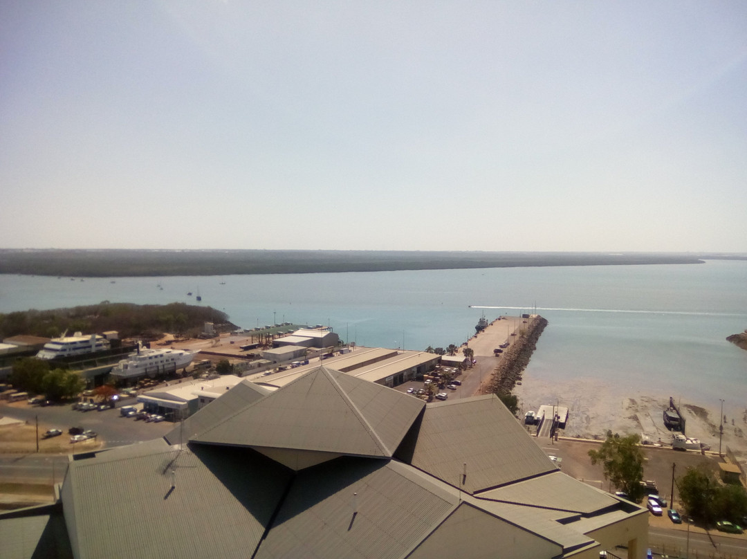 禅季华美达套房酒店主图