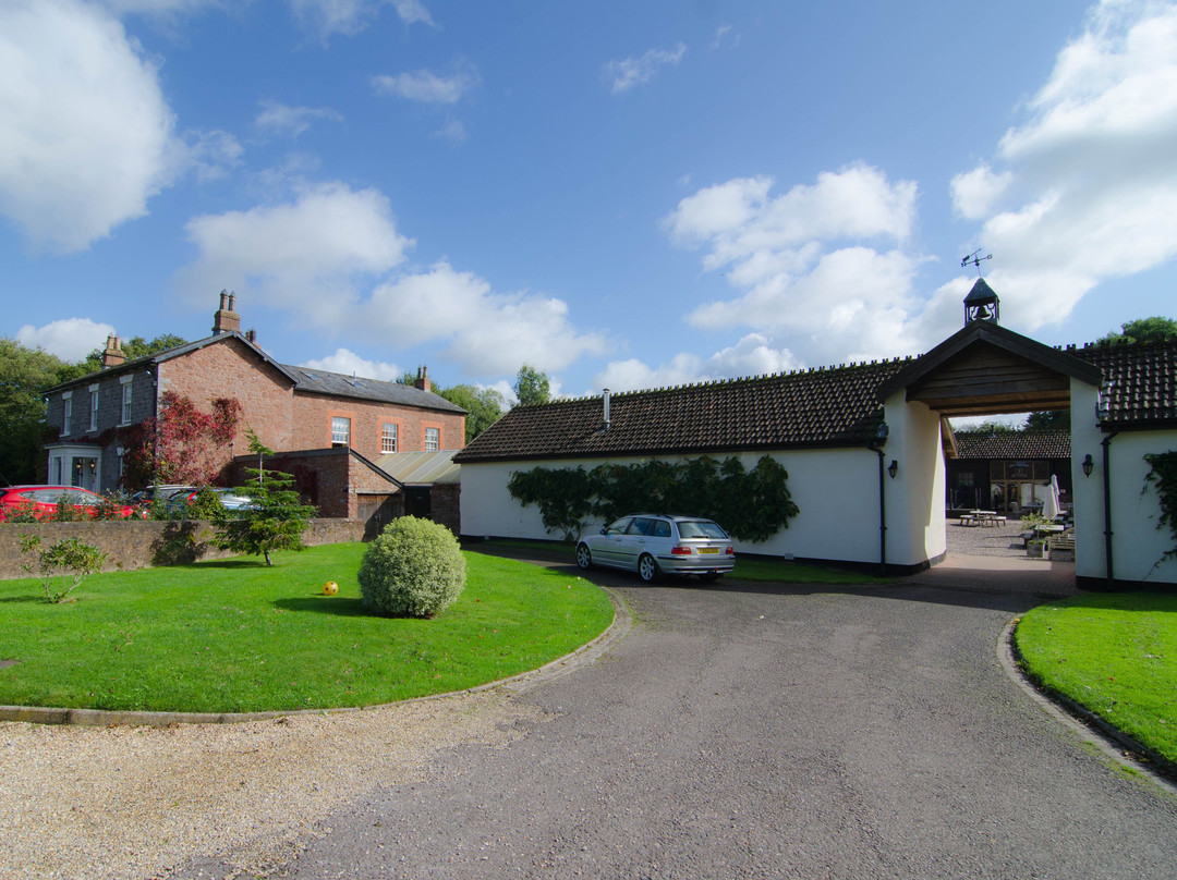 Muddifords Court主图