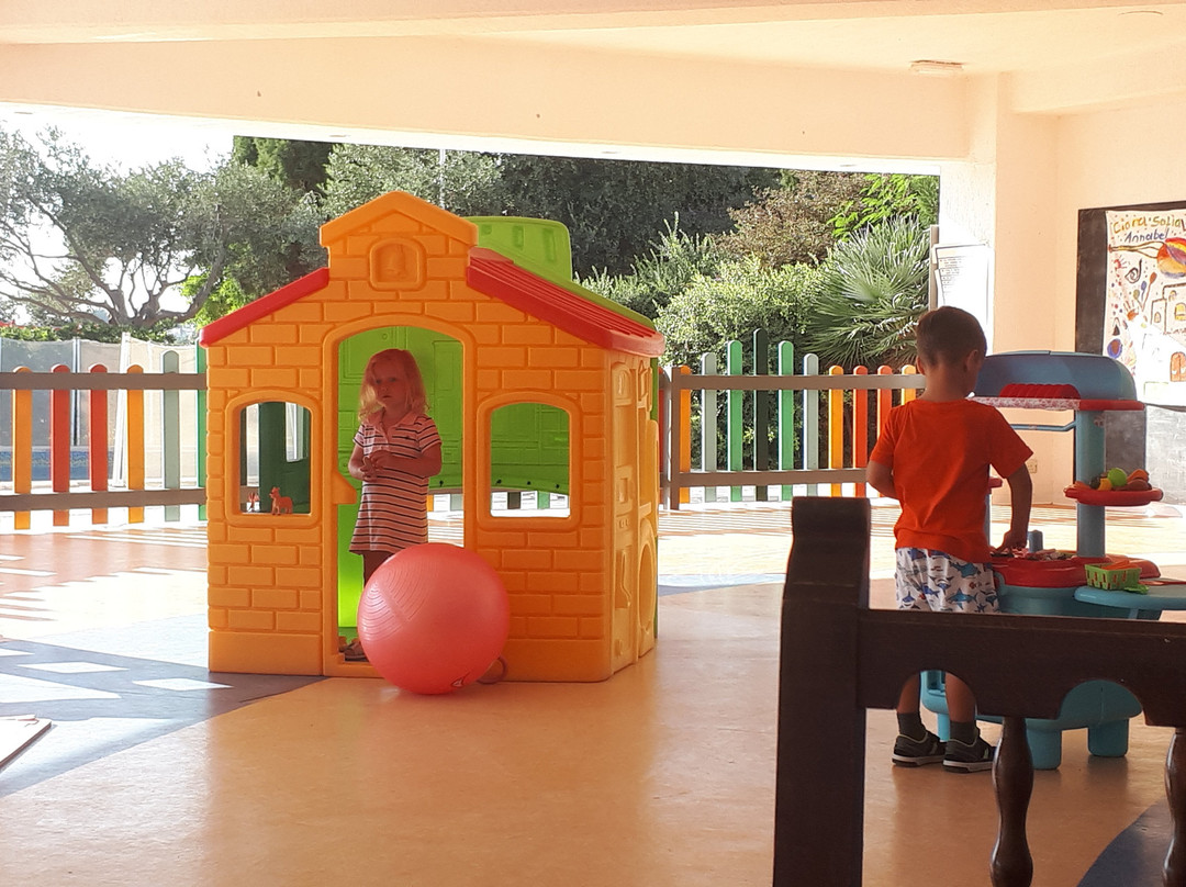 Coral Beach Hotel & Resort主图