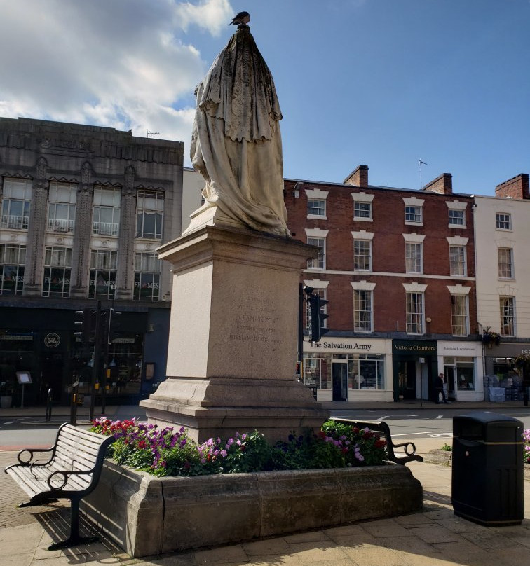 Queen Victoria Statue-皇家利明顿温泉必去景点