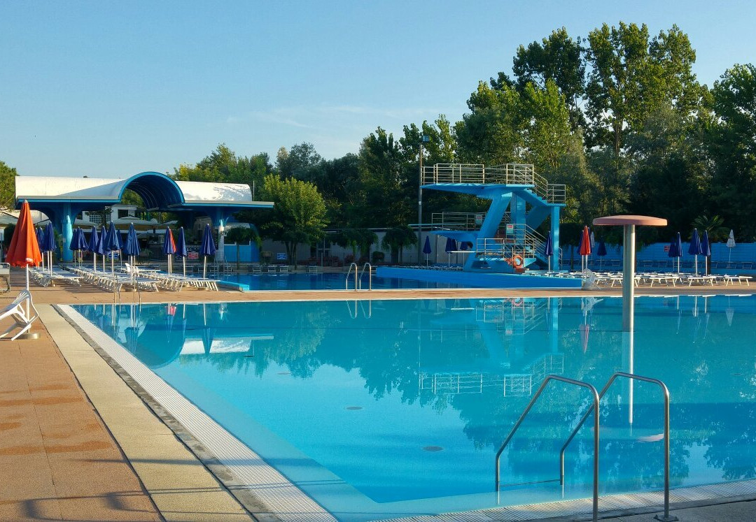 Asti Lido 2000 Piscine景点图片