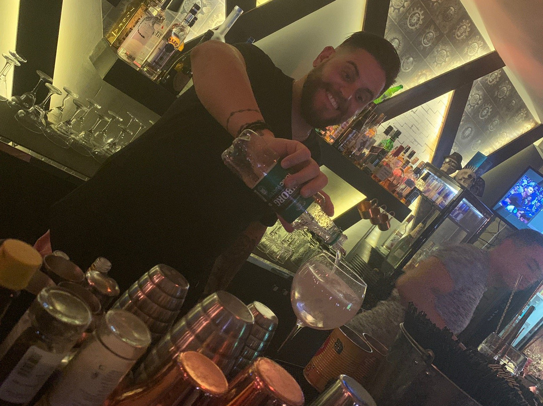 Catacombs Cocktail Cafe-Bar-Alykanas必去景点