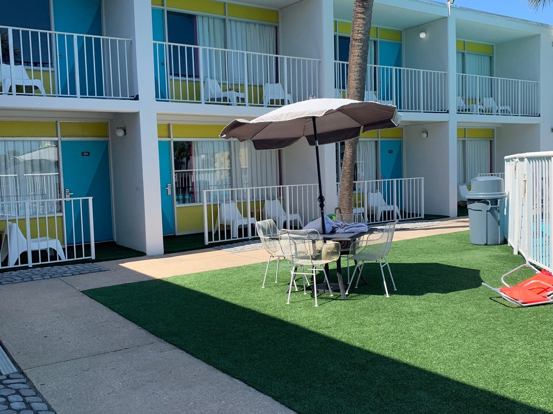 Waikiki Village Motel主图