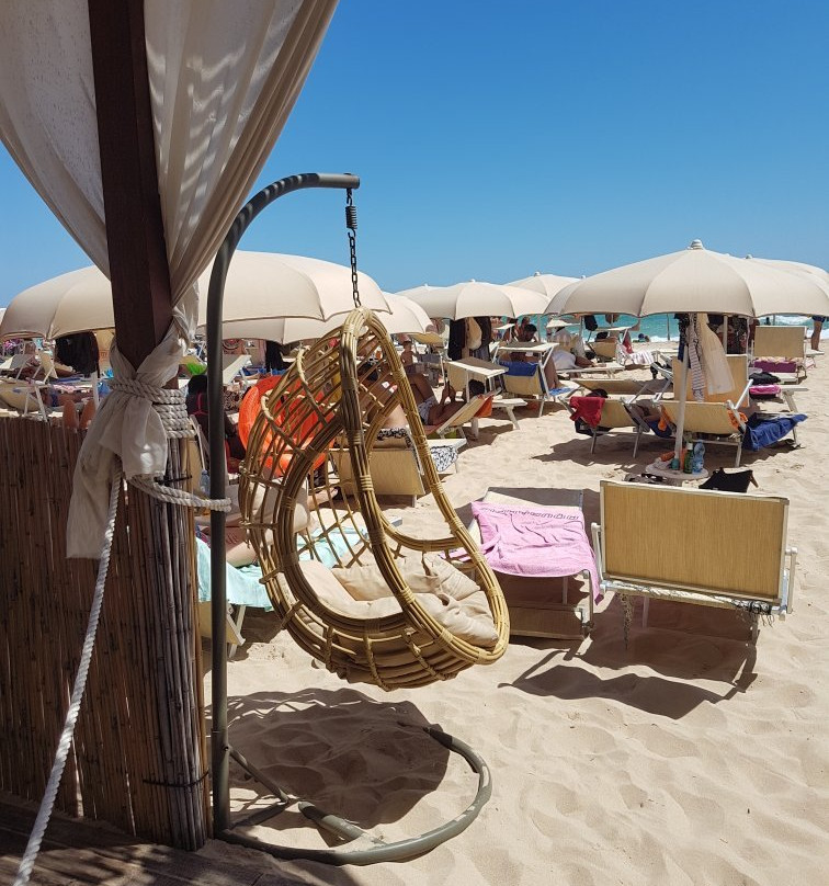 Baia Chia Beach Club-Chia必去景点