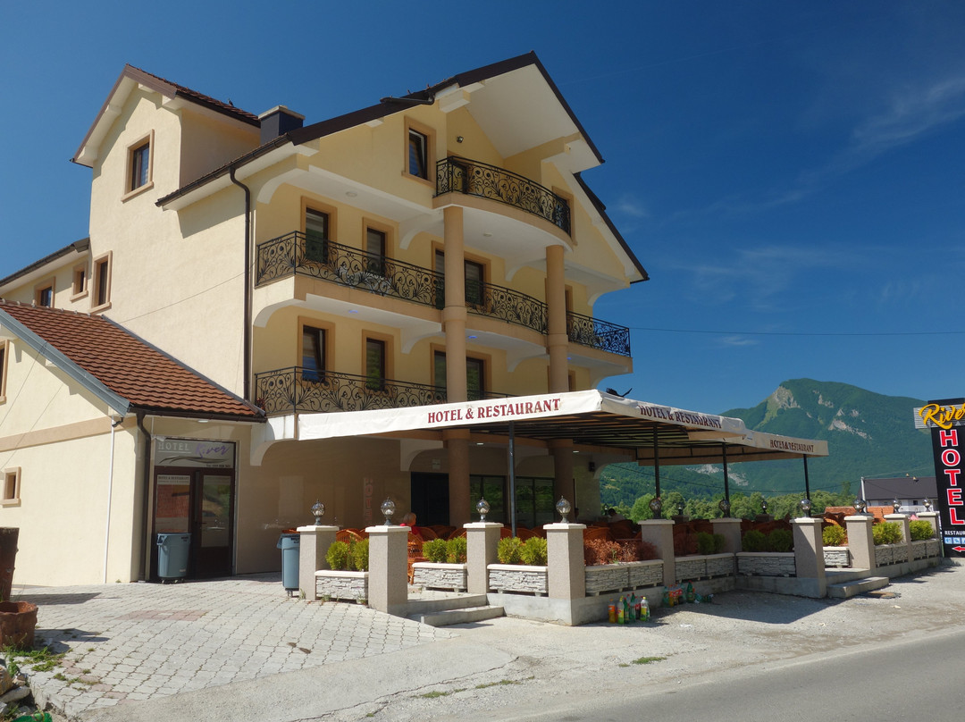 Hotel River