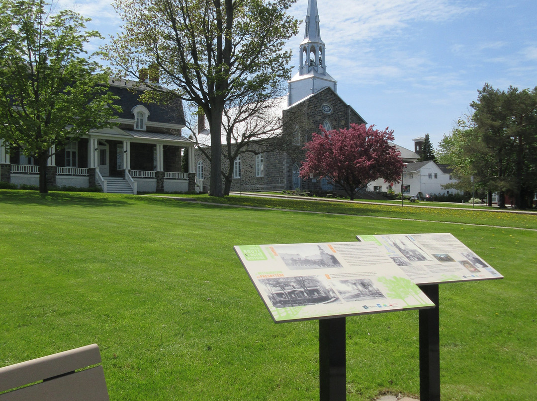 Saint-hilaire Church-Mont-Saint-Hilaire必去景点