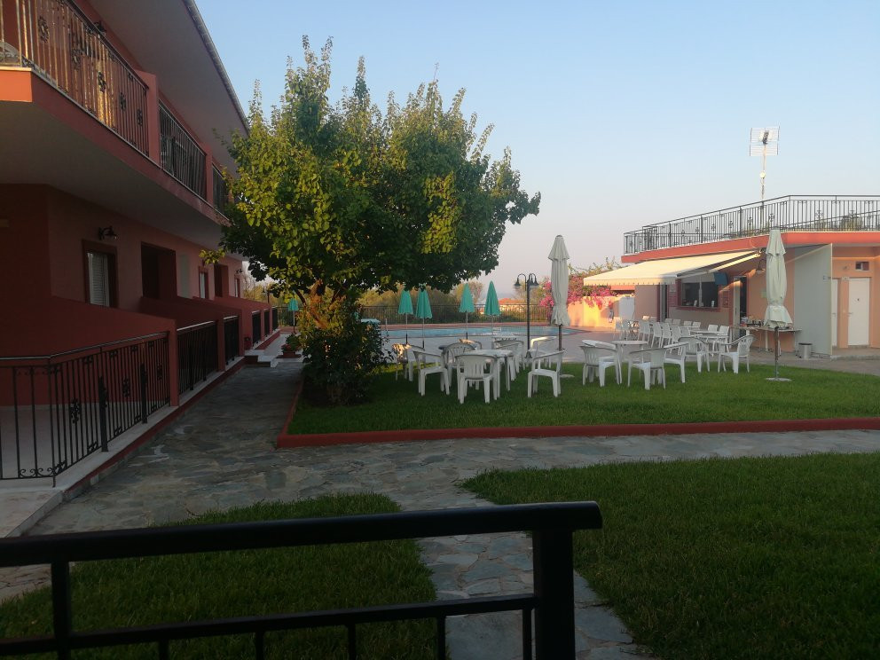 Paradise Studios and Apartments主图