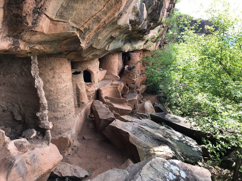 Grottes de Nok-Tandjouare必去景点