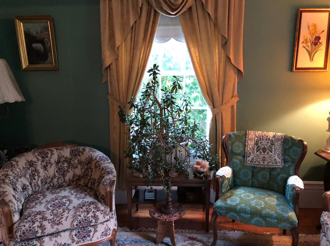 Peck Colonial House B&B主图