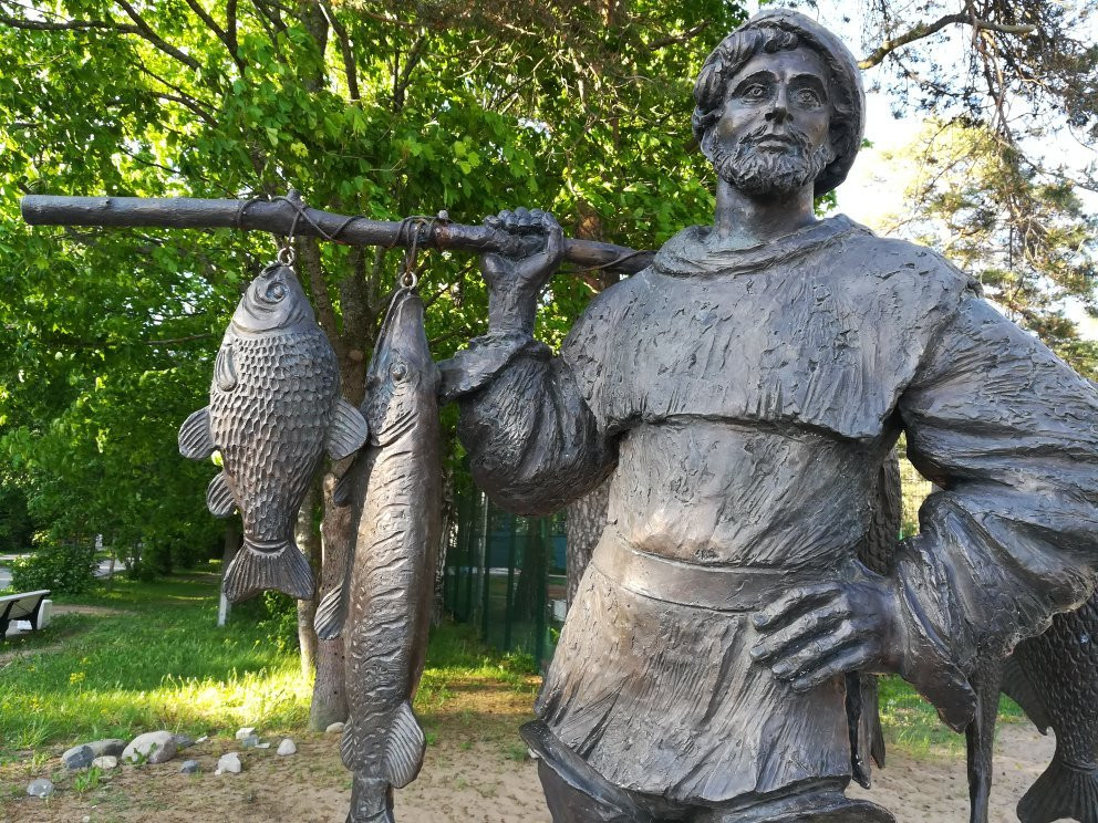 Fisherman Sculpture景点图片