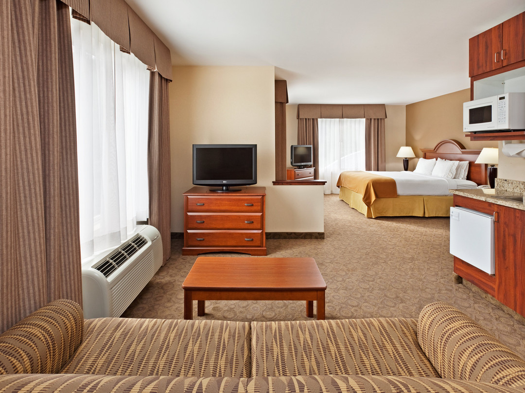 Comfort Inn & Suites主图