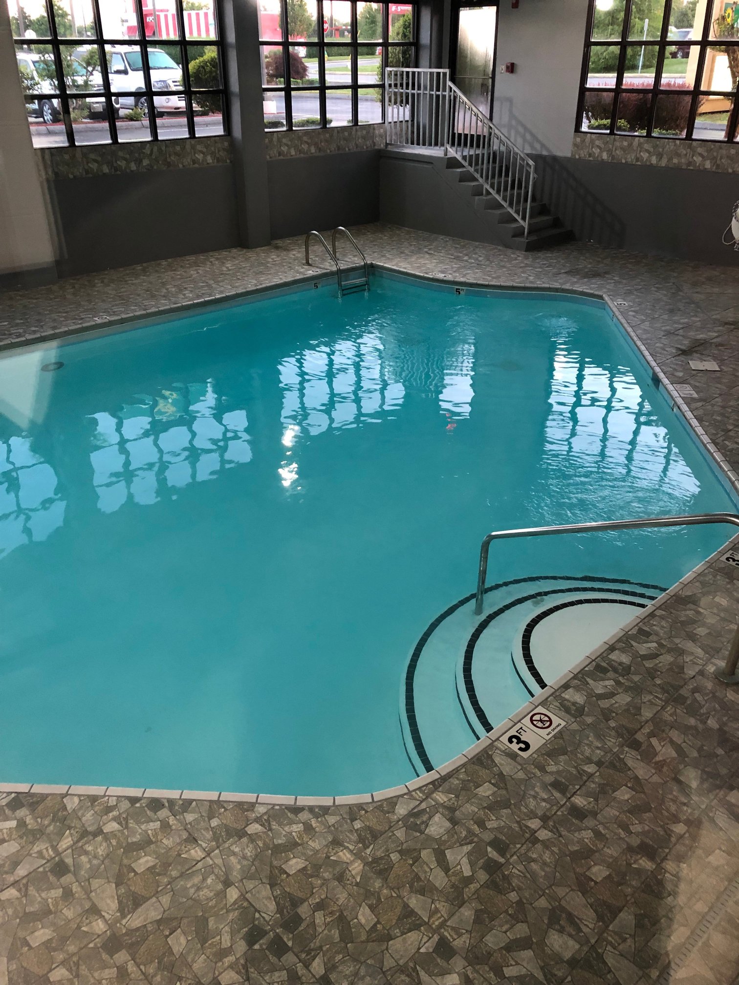 La Quinta Inn & Suites by Wyndham Knoxville East-泳池