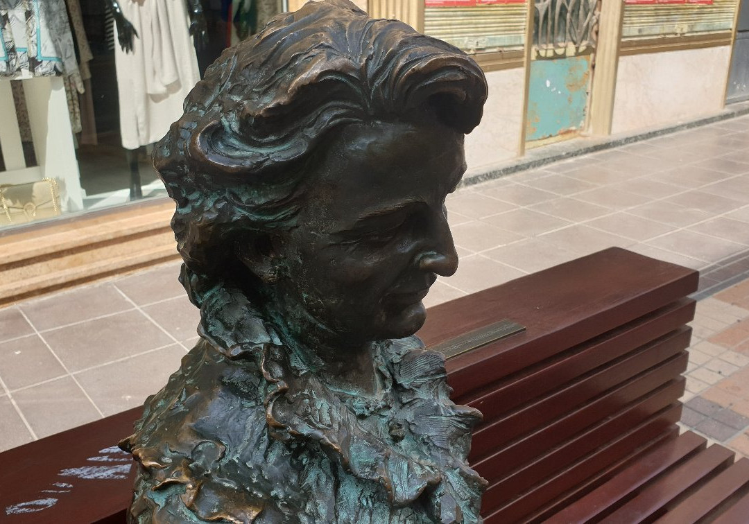 Escultura Carmen Conde-卡塔赫纳必去景点