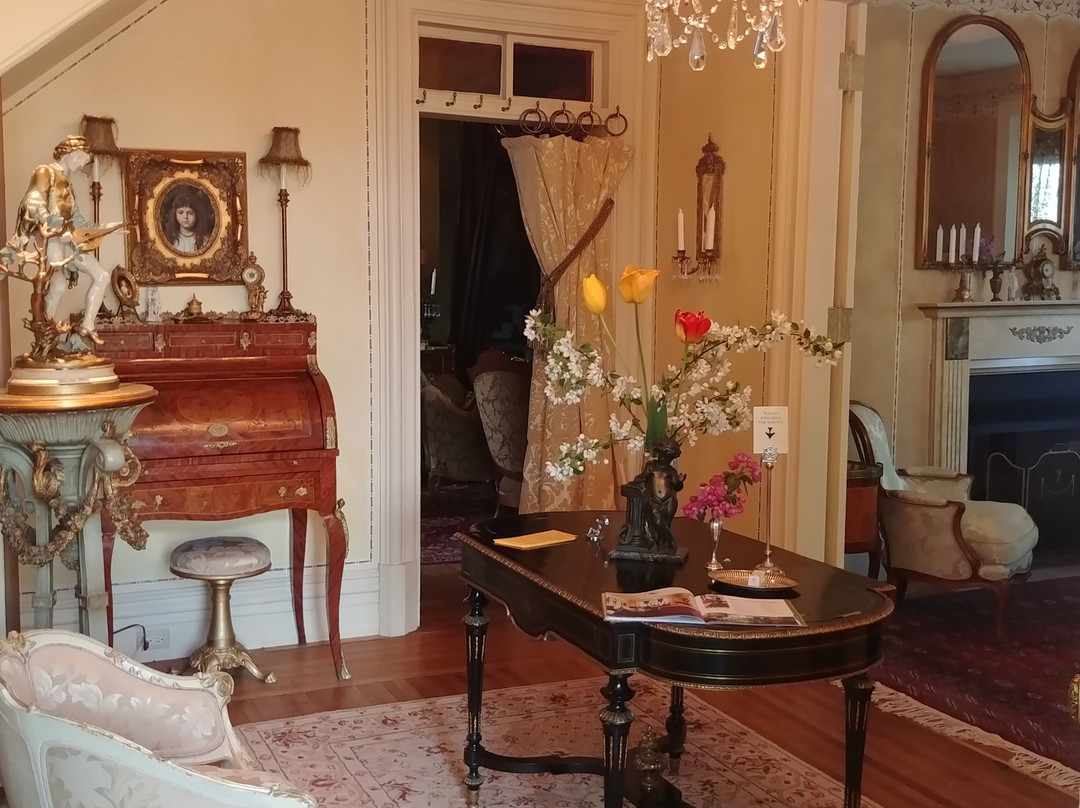 Russell Manor Bed and Breakfast主图