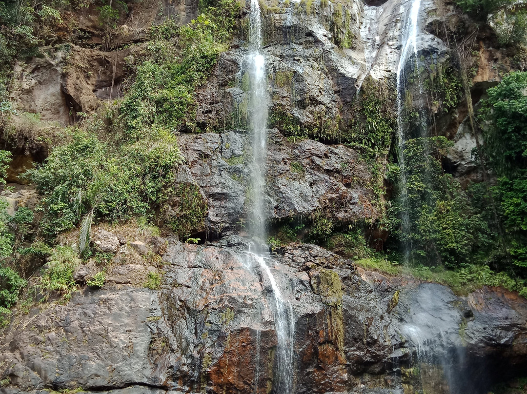 Cunca Rami Waterfall景点图片