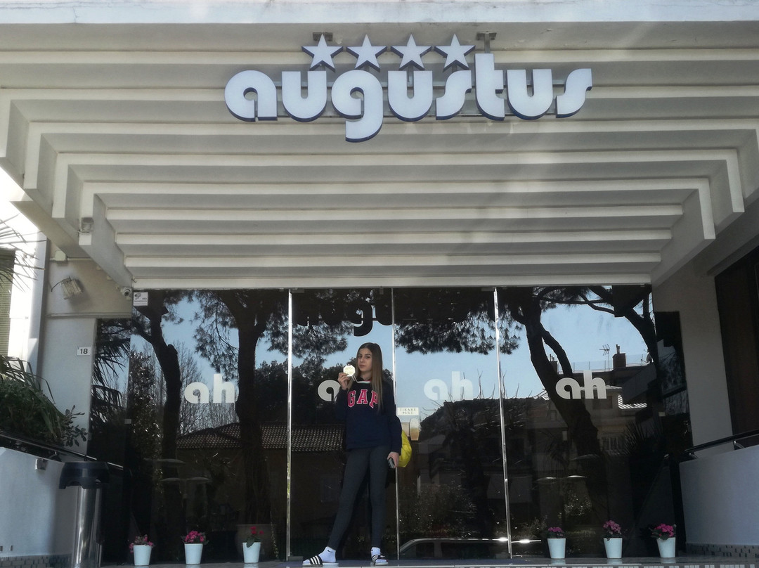 Hotel Augustus Riccione主图