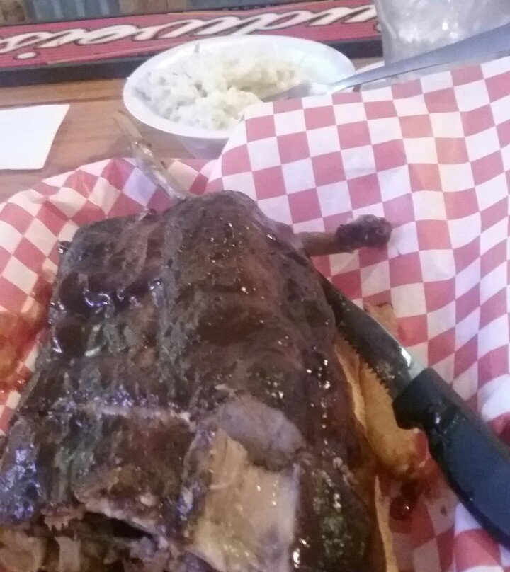 Marquette餐馆和美食-Firehaus BBQ & Saloon