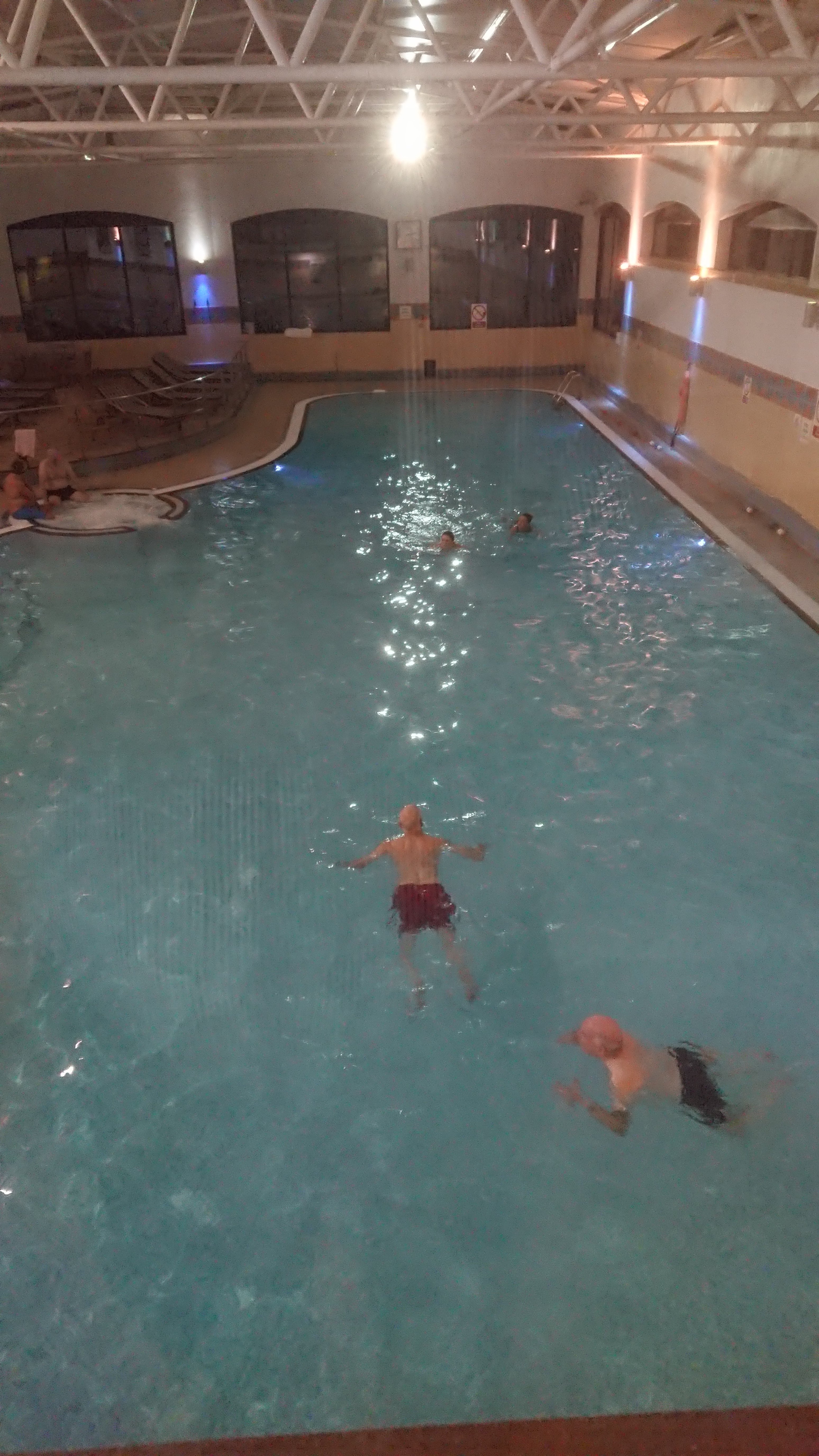 Village Hotel Manchester Hyde-泳池