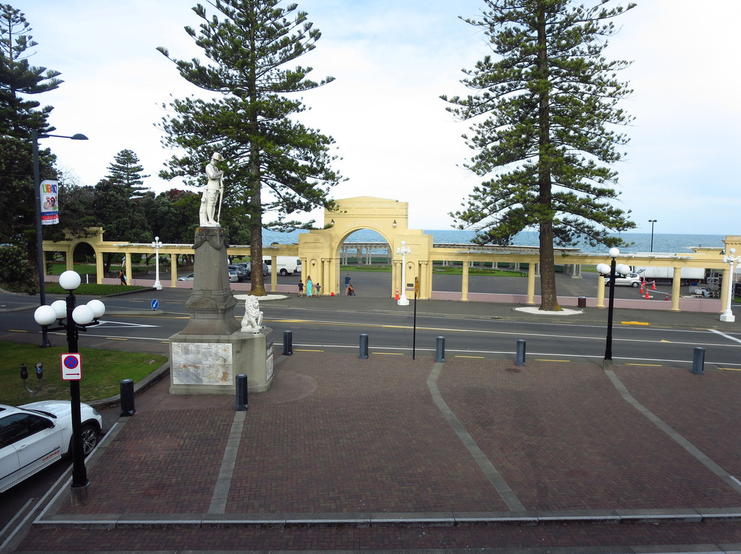 Art Deco Masonic Hotel主图