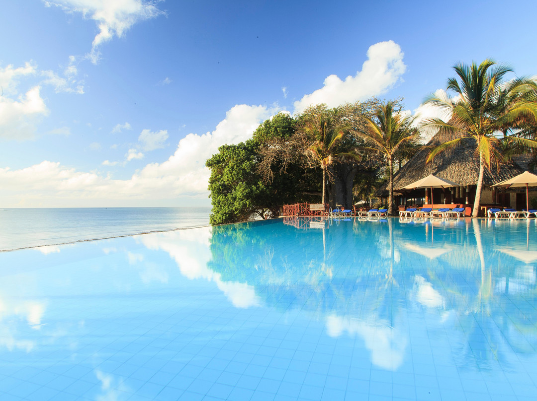 保巴博温泉海滩度假酒店主图