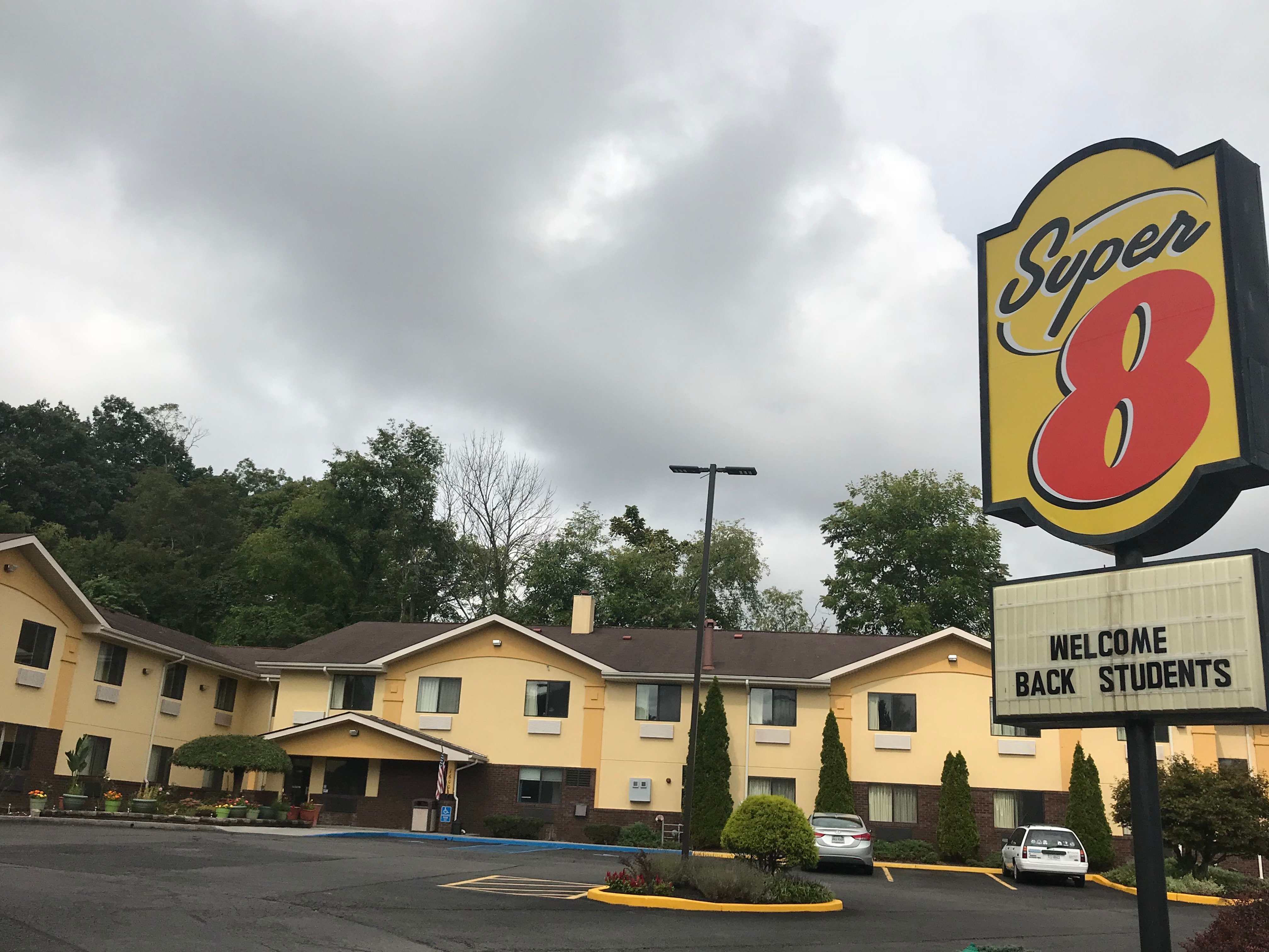 Super 8 by Wyndham Radford VA-浴室