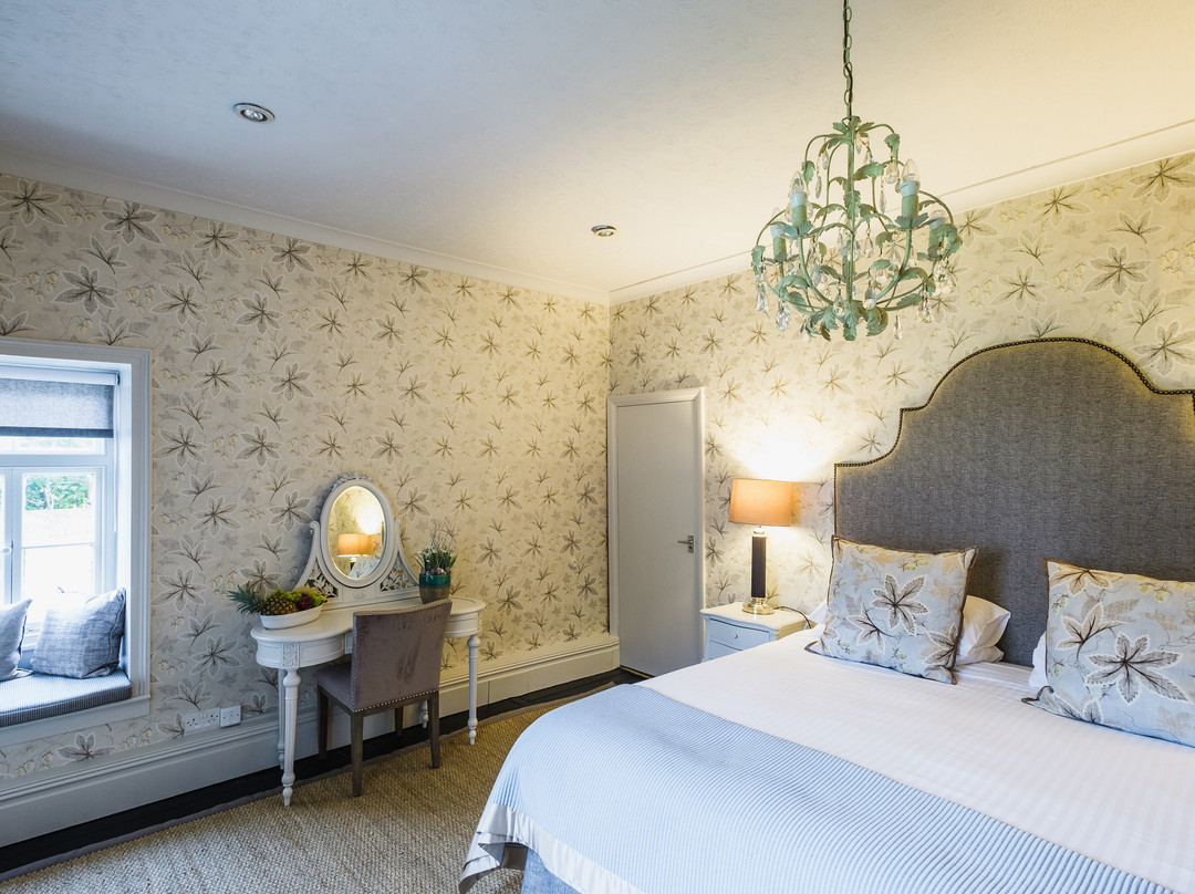 西屋乡村酒店主图