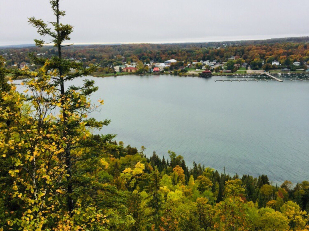 East Bluff Lookout-Gore Bay必去景点