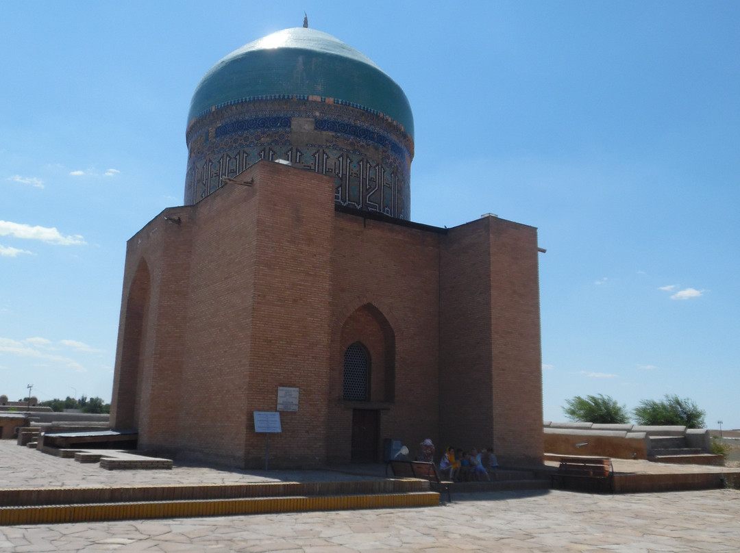 Mausoleum of Rabigi Sultan Begim景点图片