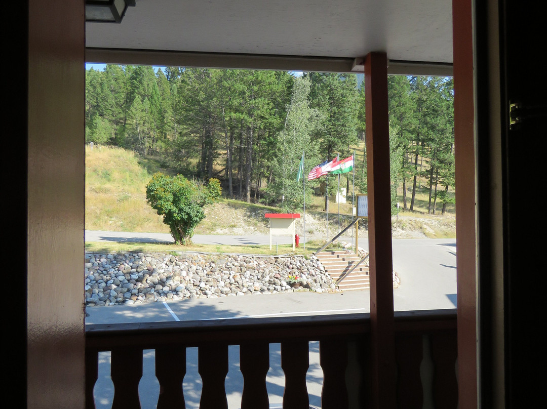 Rocky Mountain Springs Lodge and Restaurant主图