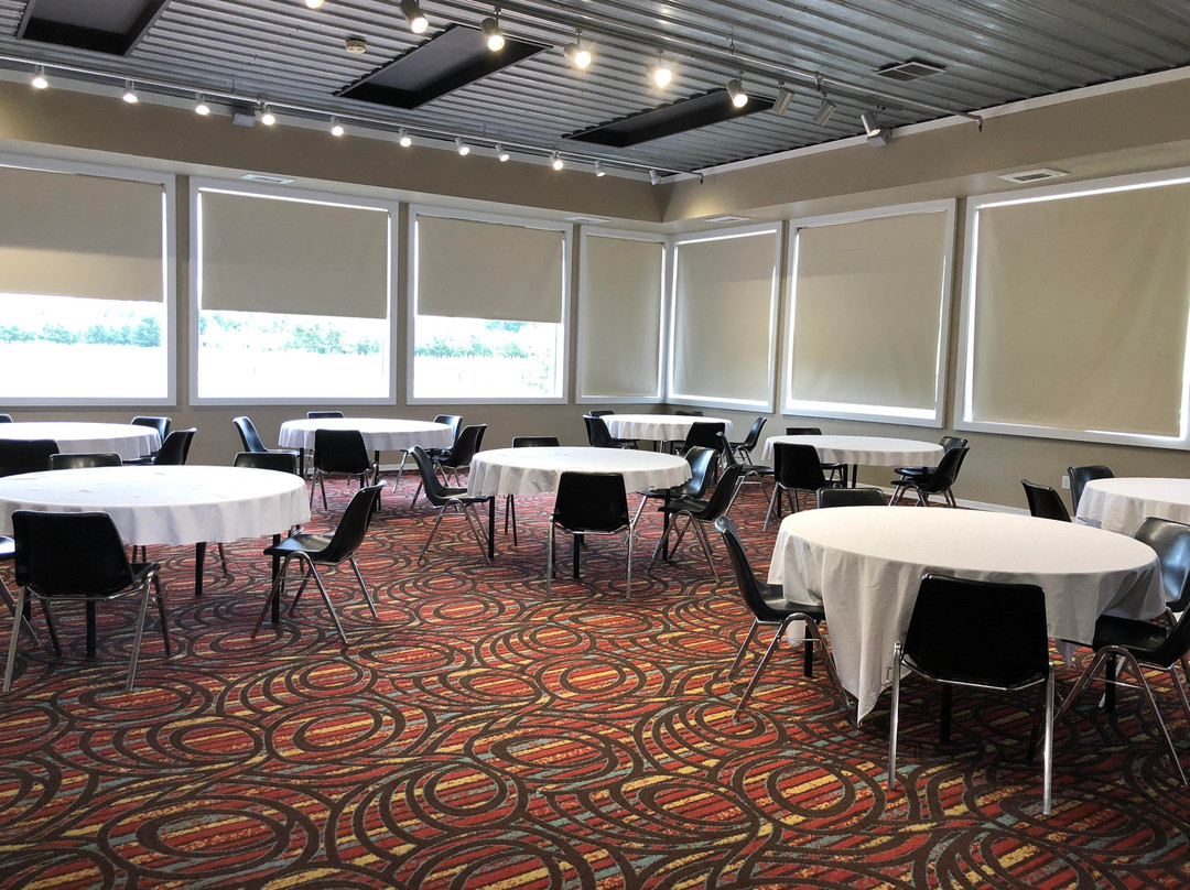 HomeTown Inn & Suites主图