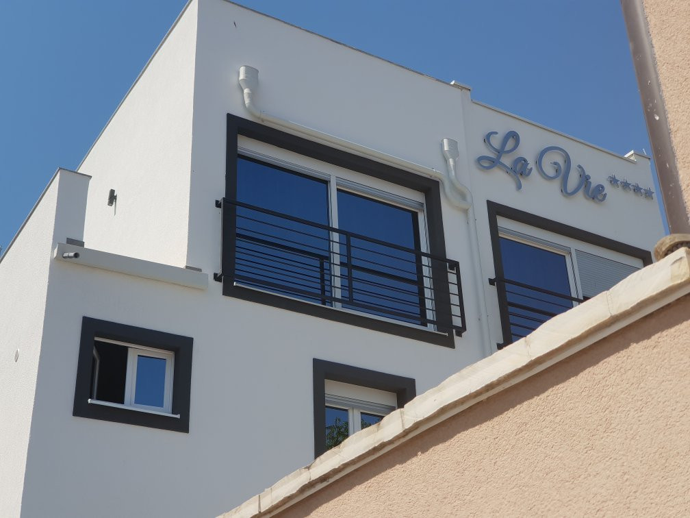 乐葳豪华酒店主图