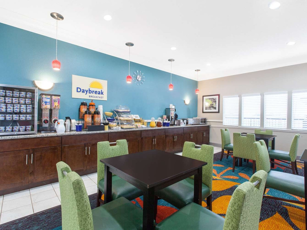 Days Inn by Wyndham Ennis主图