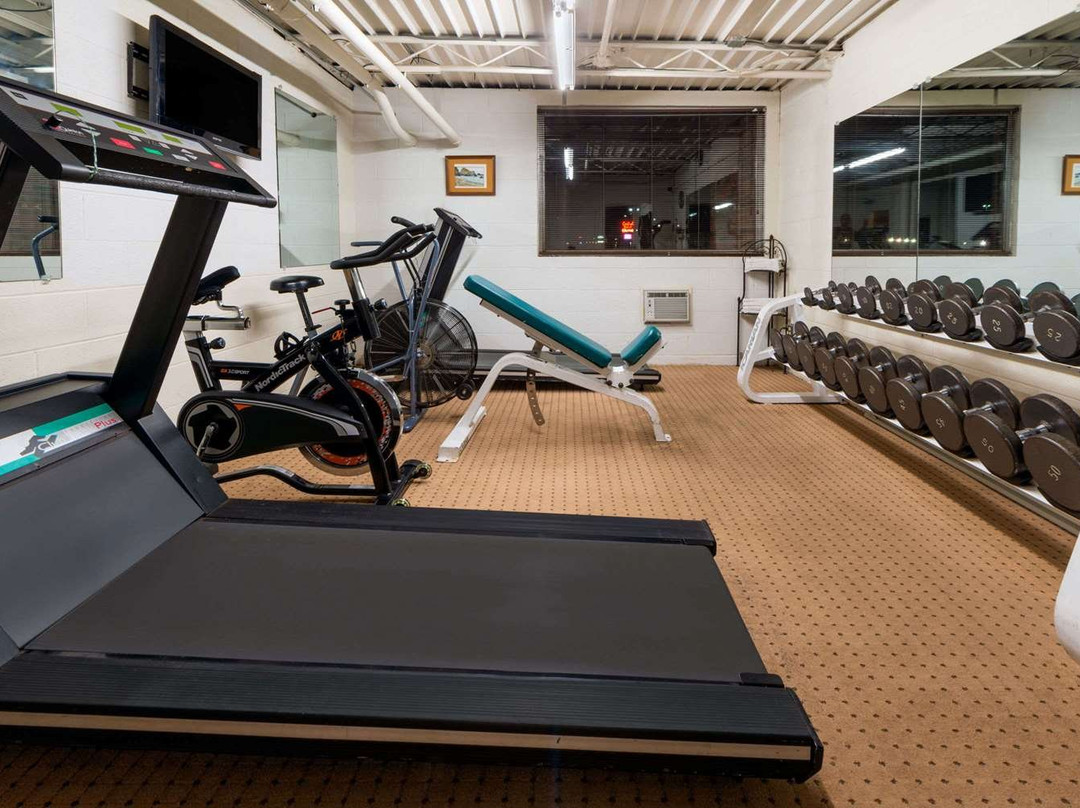 Howard Johnson by Wyndham Burlington主图