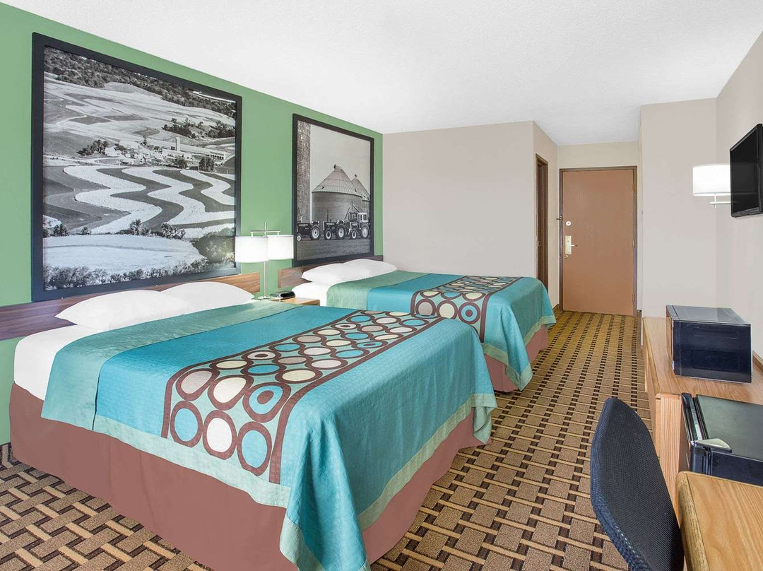 Super 8 by Wyndham Beaver Dam主图