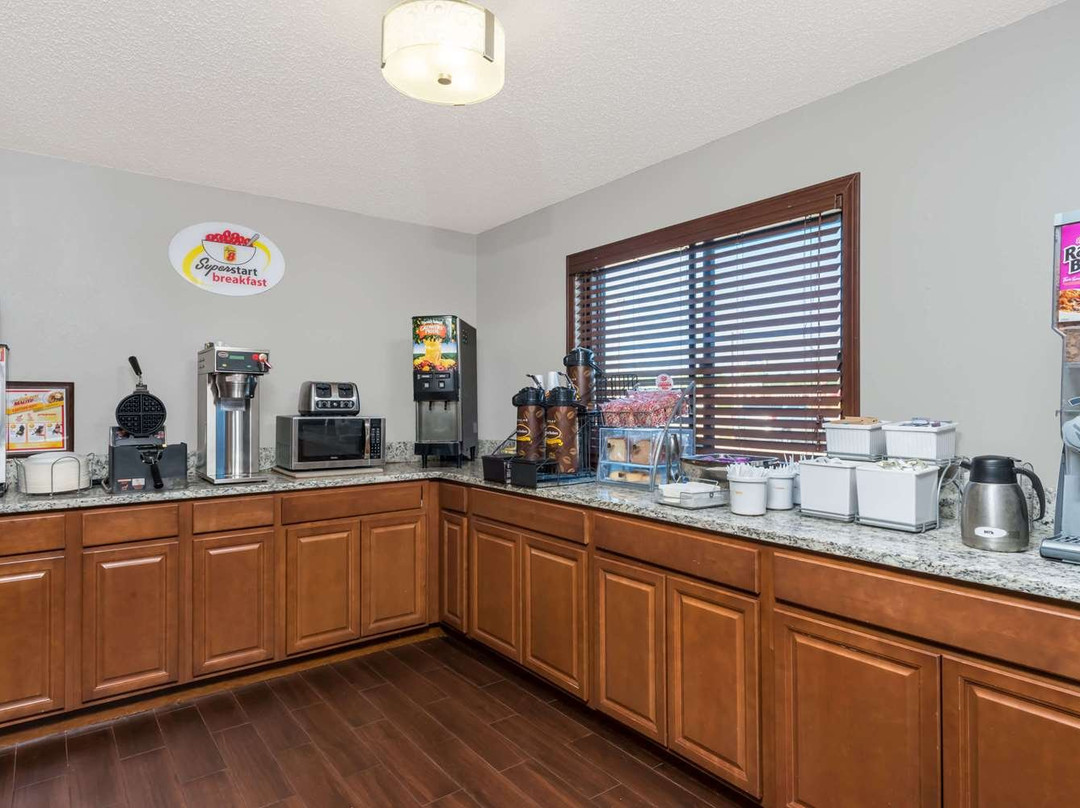 Super 8 by Wyndham West Plains主图