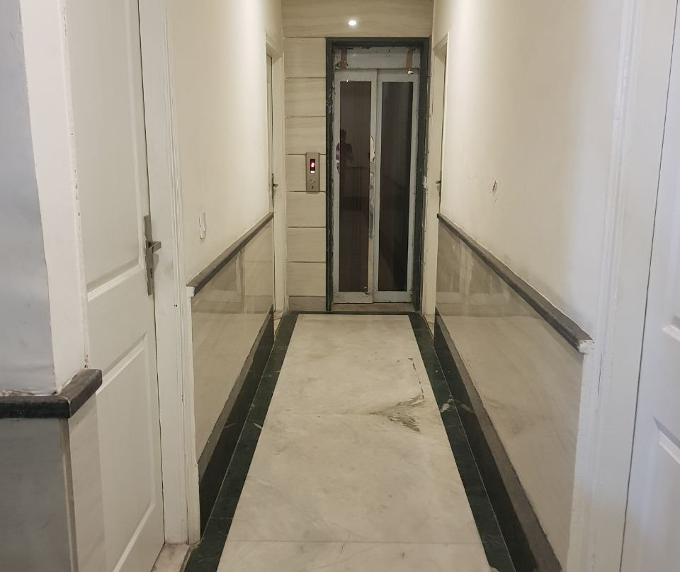 OYO 9821 Leo Click International主图