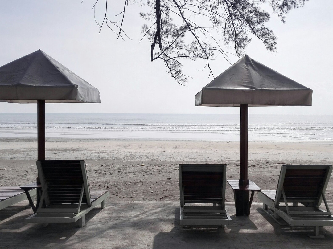 米昔拉餐馆和美食-Uncle's Beach Bar