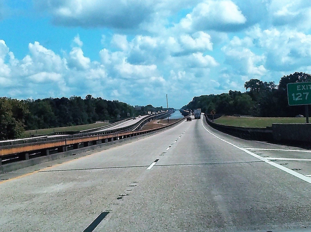 Louisiana Airborne Memorial Bridge and Monument-拉法叶必去景点