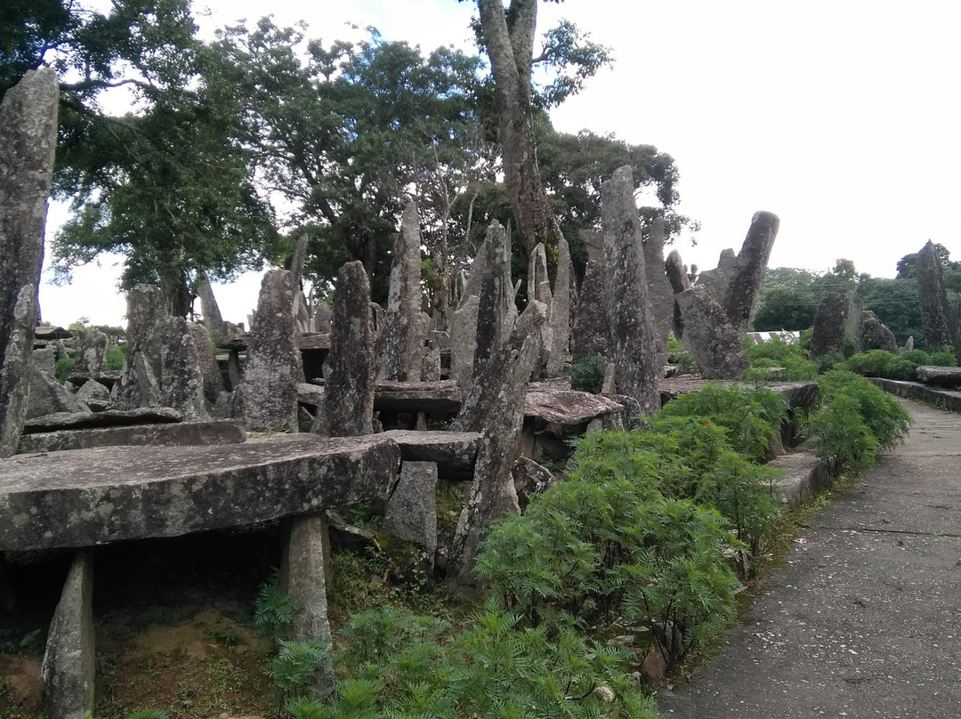 Nartiang Monoliths景点图片