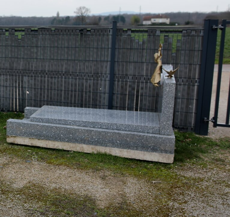 Cimetière De Chatenoy-le-royal景点图片