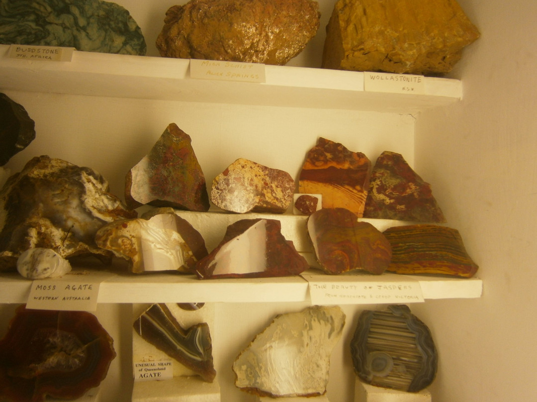 Kangaroo Hill Complex-Lightning Ridge必去景点