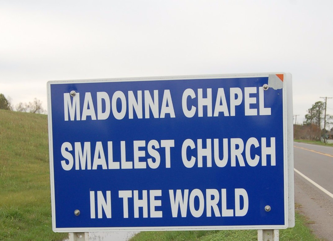 Chapel of the Madonna - "Smallest Church in the World"景点图片