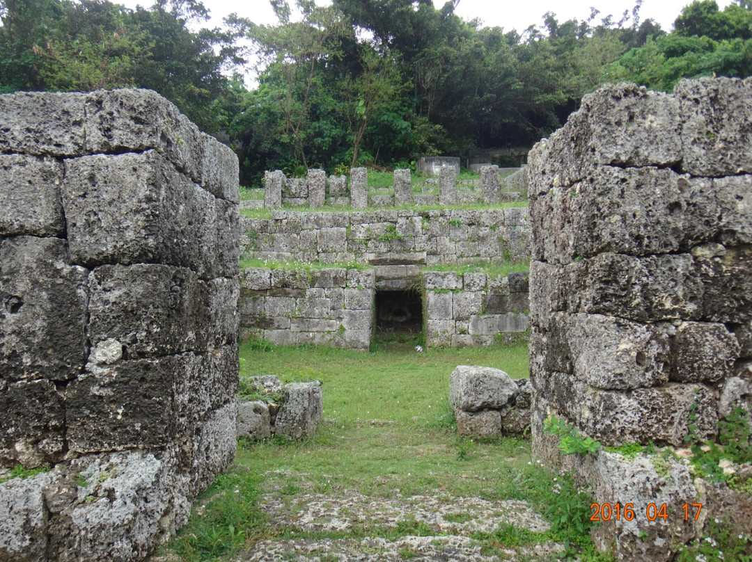 Tomb of Chirimaya Tuimiya-宫古岛市必去景点