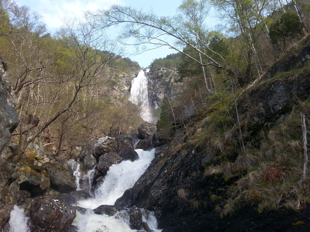 Stodnafossen Waterfalls-Laerdalsoyri必去景点