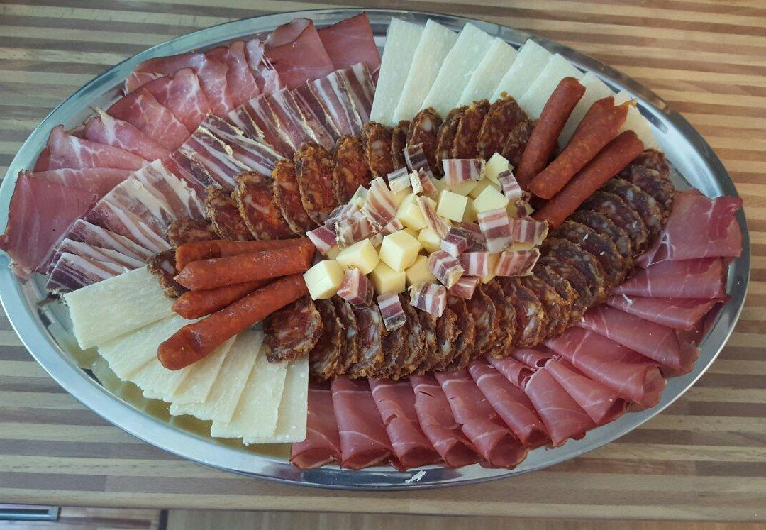 Pjescana Uvala餐馆和美食-Škuža