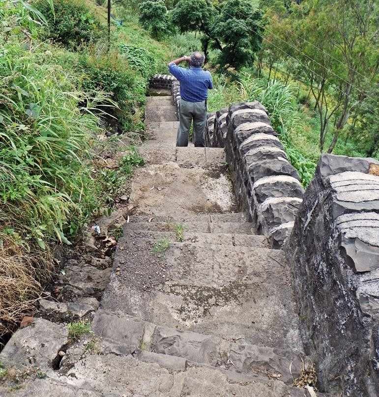 Rajpuri Caves景点图片
