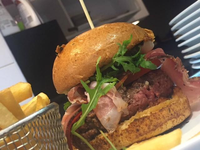 Toufflers餐馆和美食-Adriano