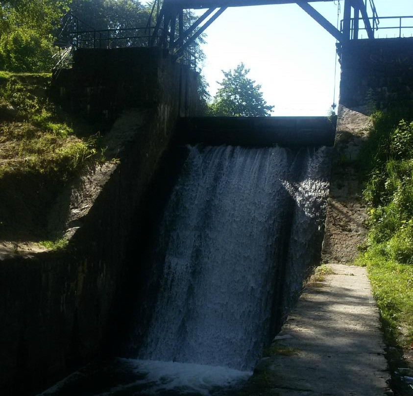 The Bridge With Dam Outlet On River Strelka景点图片