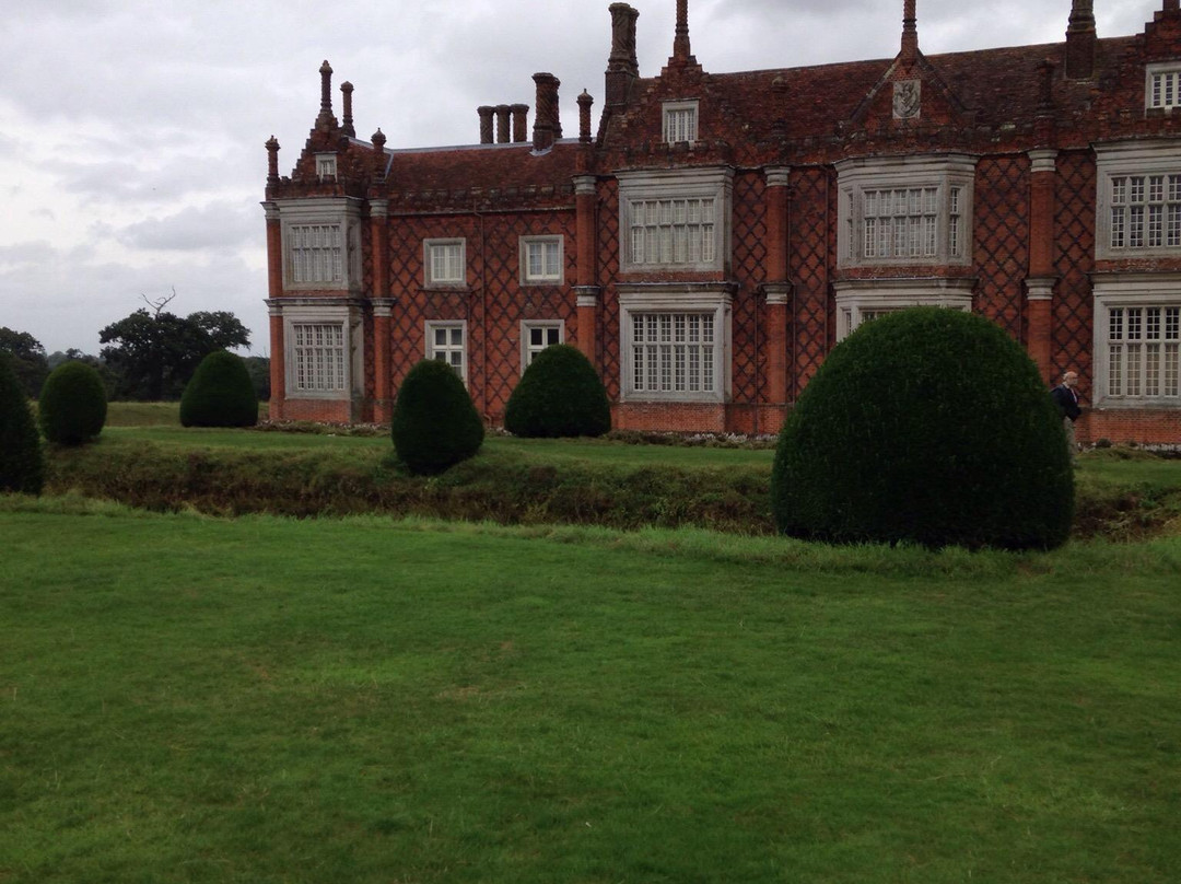 Helmingham Hall Gardens景点图片