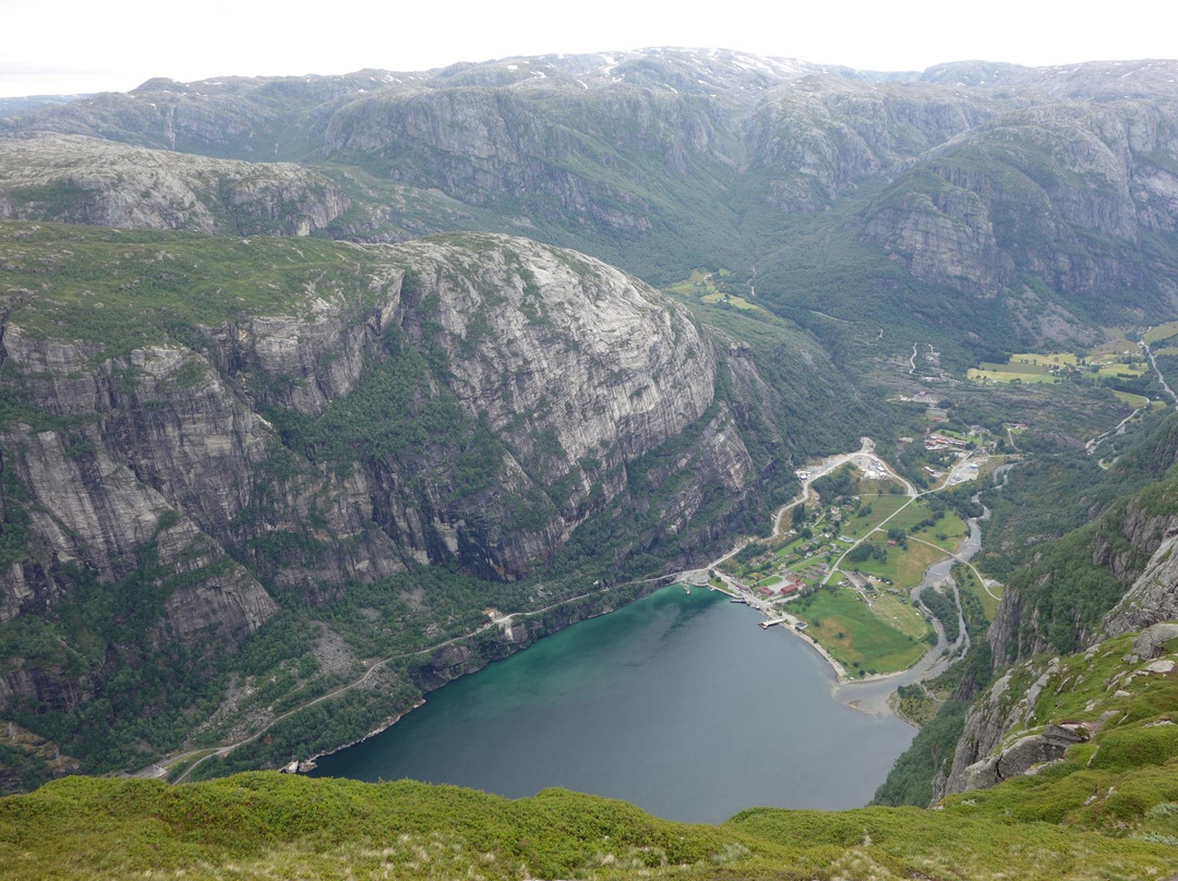 Hike Oygardstol to Langavatn via Kjerag景点图片